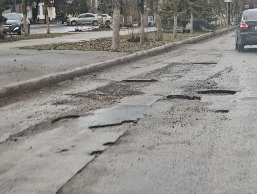 Улицу Ленина перекроют для ремонта особенно острых ям