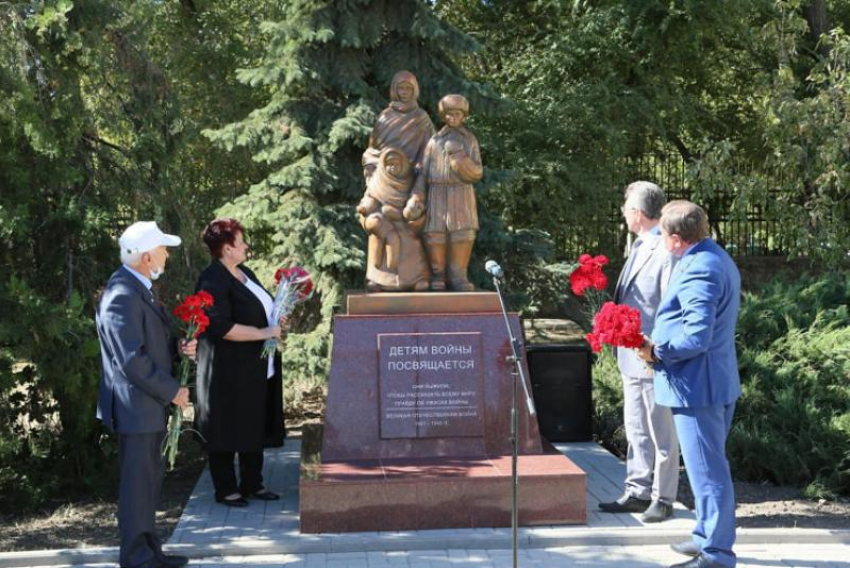 Болью и кровью написанная история: 5 лет назад в Волгодонске был установлен памятник «дети войны»