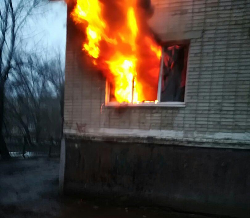 Женщина пострадала при пожаре в пятиэтажном жилом доме в Волгодонске 