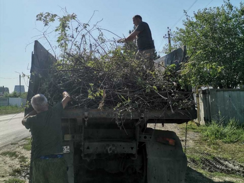 На улице Радужной субботник прошел в среду