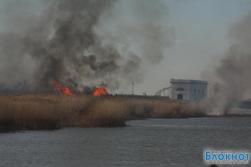 В Волгодонске снова бушуют ландшафтные пожары