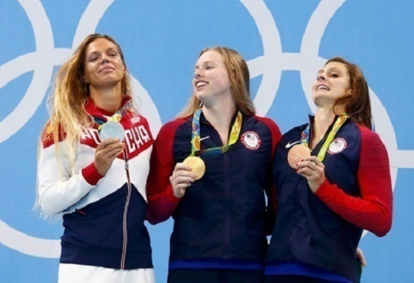 Американские пловчихи Кинг и Мейли отказались поздравлять Юлию Ефимову во время церемонии награждения на Олимпиаде