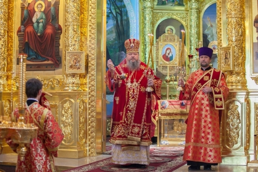 Самое масштабное Пасхальное богослужение в Волгодонске состоялось в кафедральном соборе Рождества Христова