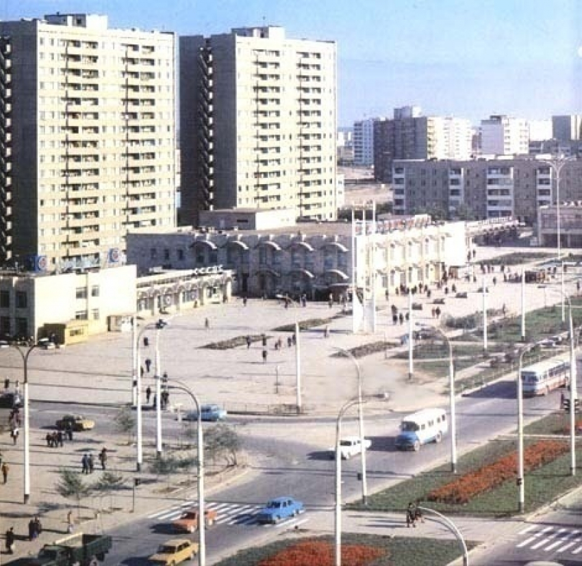 «Атоммаш», Торговый центр, «Мирный атом» и площадь Победы в 1985 году