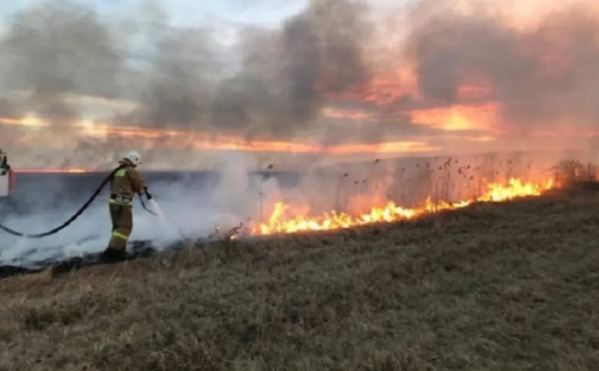 Спасатели рассказали волгодонцам, как спасти себя от весенних пожаров