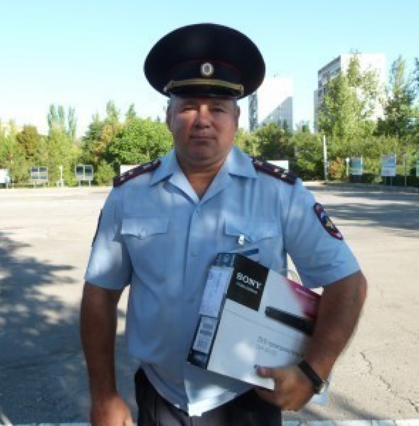 Полковнику полиции Виктору Полунину передали награду из донской столицы