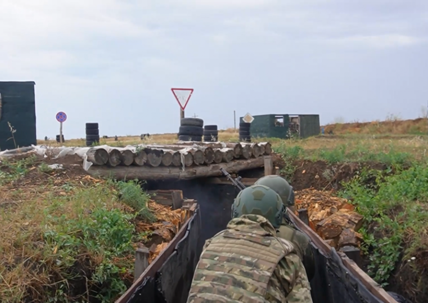 На полигоне ЮВО контрактники уничтожили опорный пункт условного противника