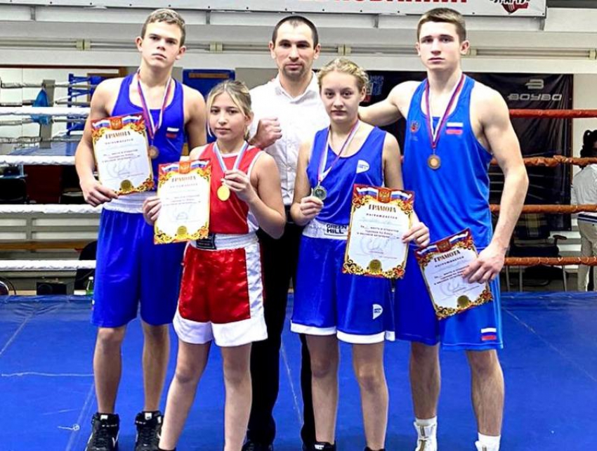«Золото» и «бронзу» Всероссийского турнира по боксу завоевали юные волгодонцы 