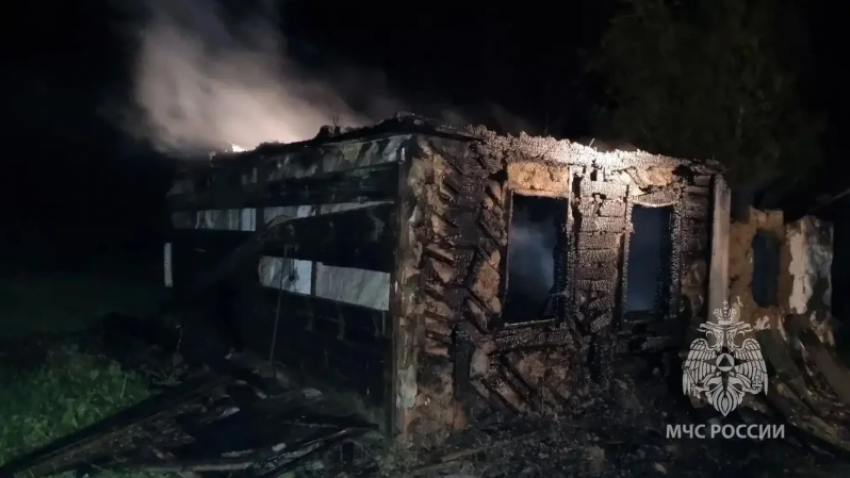 98-летняя пенсионерка погибла в мощном пожаре в Константиновском районе