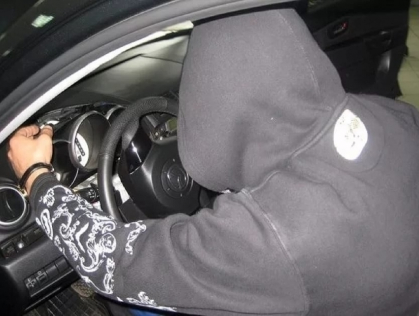 Молодой волгодонец угнал автомобиль под Зимовники