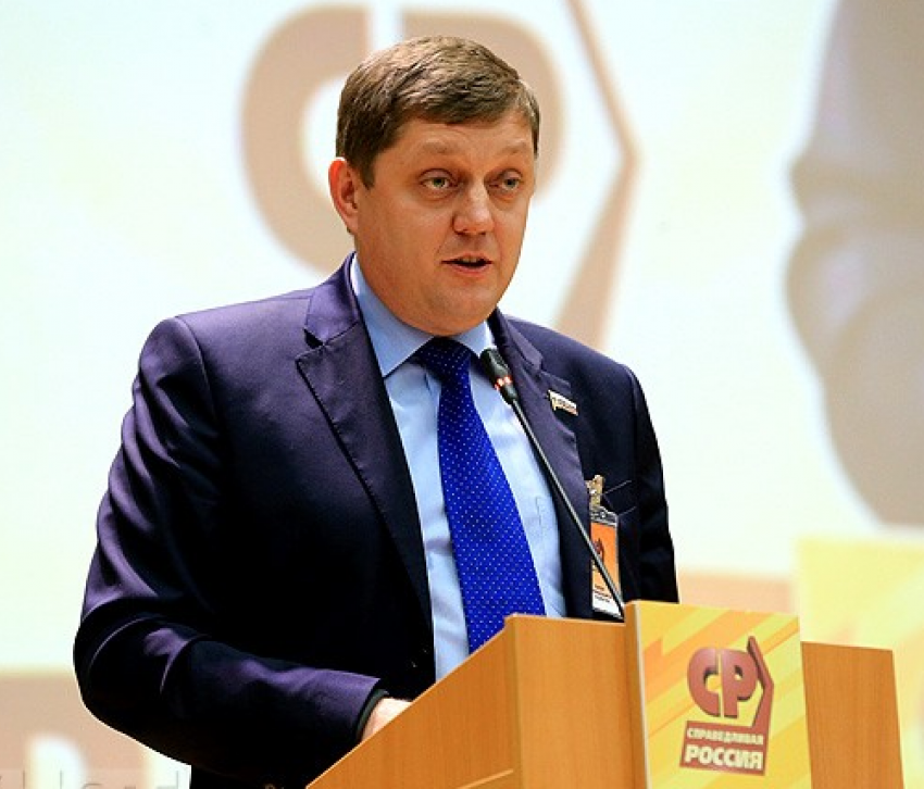 Депутат Госдумы Олег Пахолков предложил правительству России полностью отказаться от экспорта нефти
