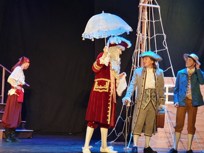 Спектаклем про пиратов открылся новый сезон театра в Волгодонске