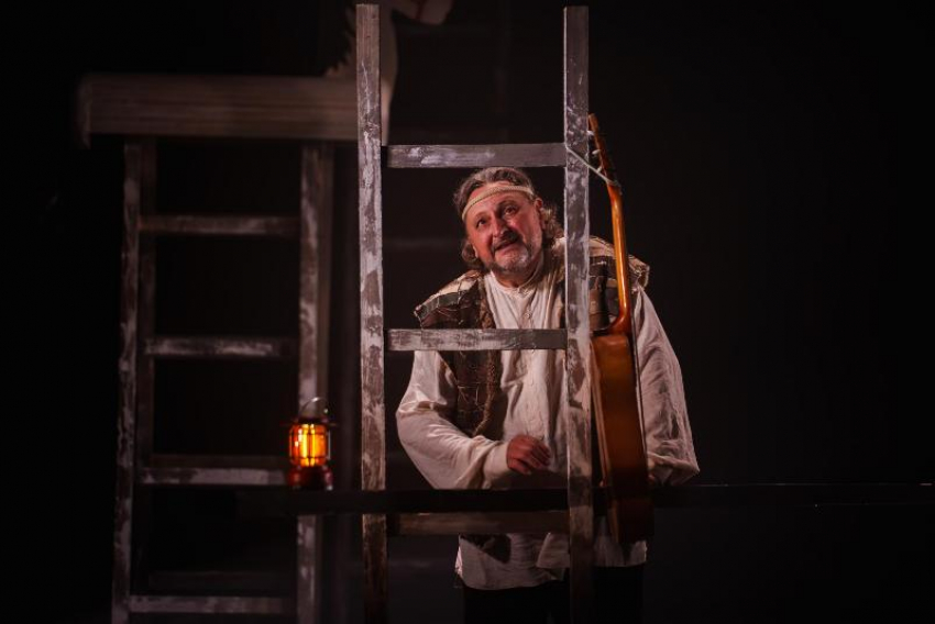 «Прекрасное далеко»: премьера спектакля в Волгодонском молодежном театре восхитила зрителей