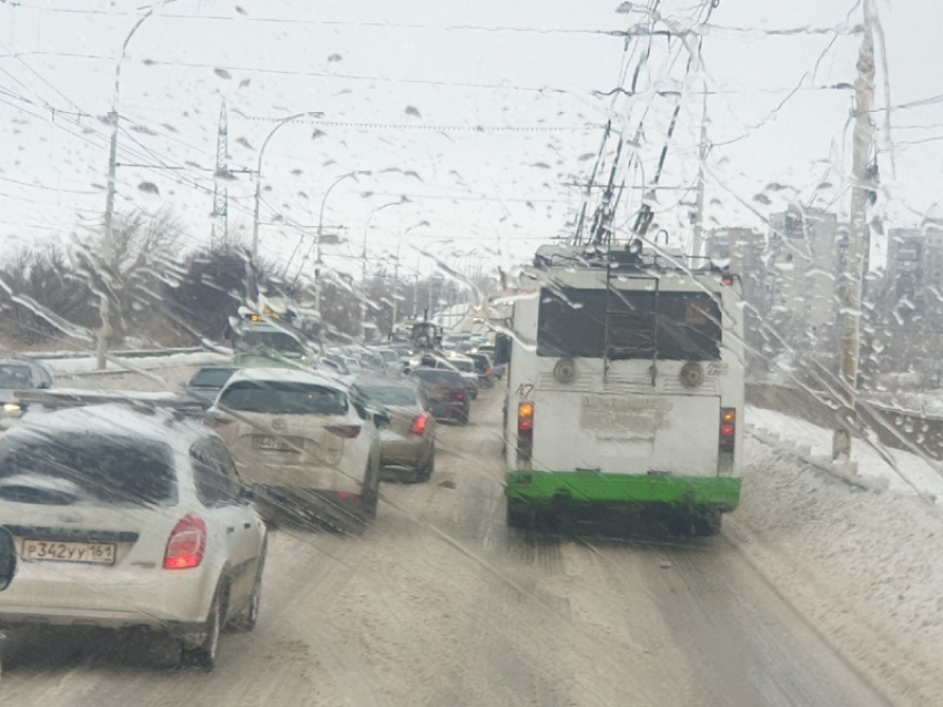 Ледяной дождь привел к перебоям в работе троллейбусов