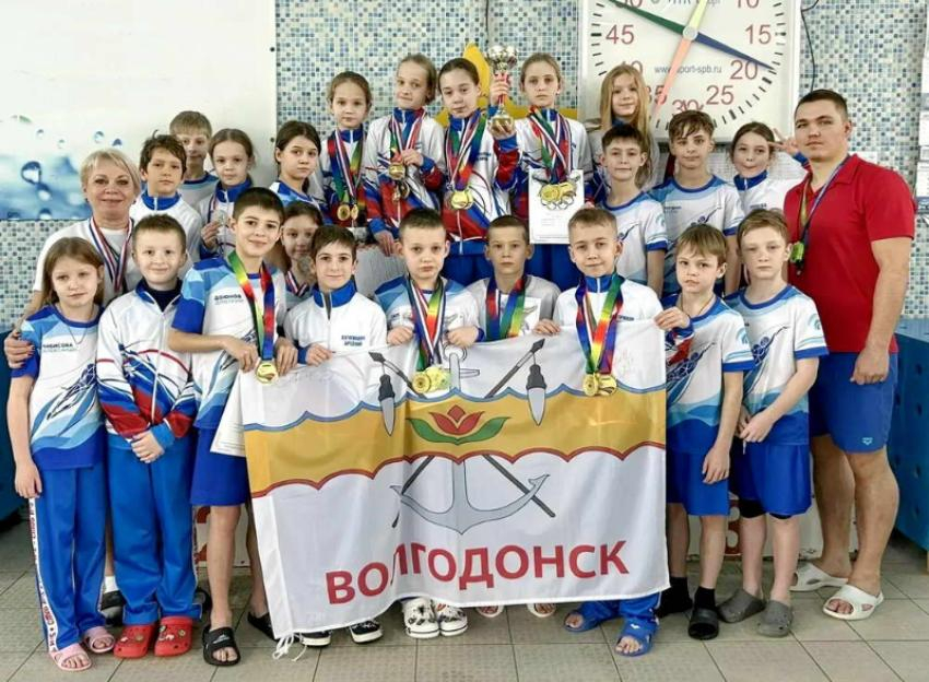 Юные спортсмены из Волгодонска выиграли золото Первенства города Шахты по плаванию