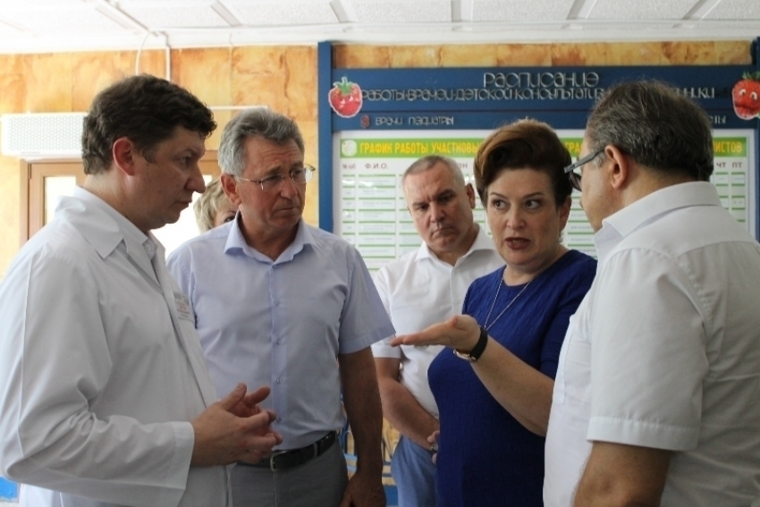 Министр здравоохранения Дона осталась недовольна темпами ремонта психоневрологического диспансера в Волгодонске 