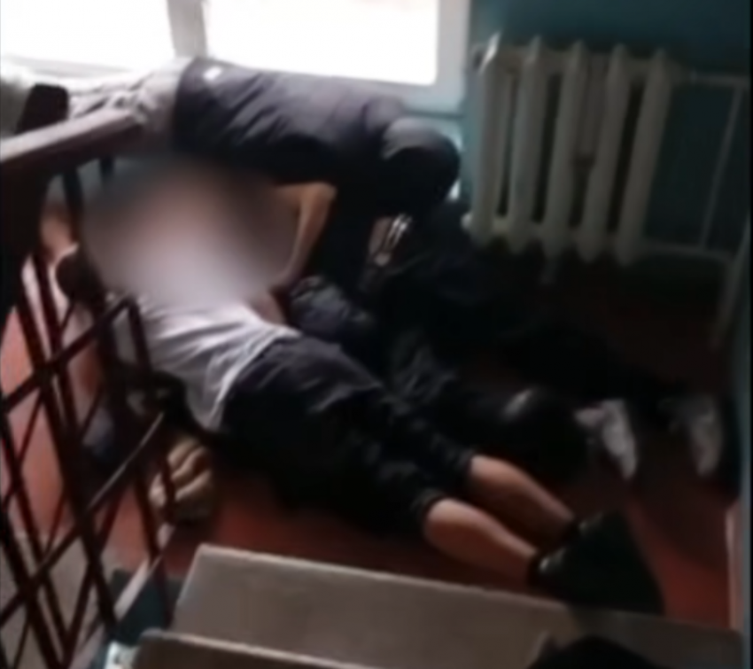 «Подъездный хостел» на ночь устроили для себя подростки из Волгодонска: пятерку «беспризорников» задержала полиция