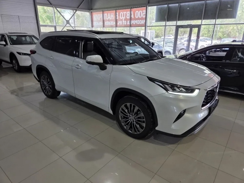 Товар дня: Toyota Highlander 2.0 AT, 2026 г за  5 450 000₽  вместо 5 650 000₽ 