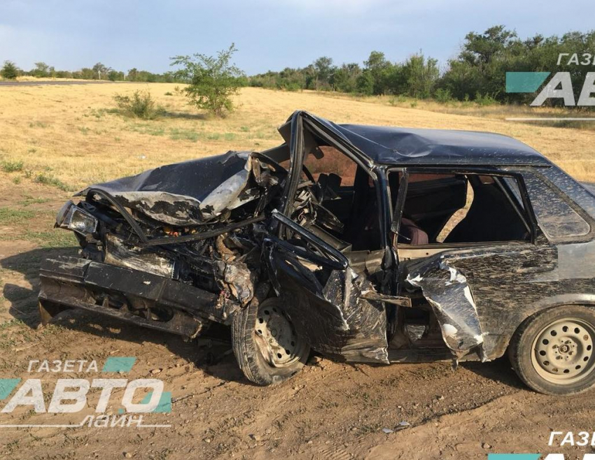 В жуткой аварии в Дубовском районе погиб водитель «москвича» 