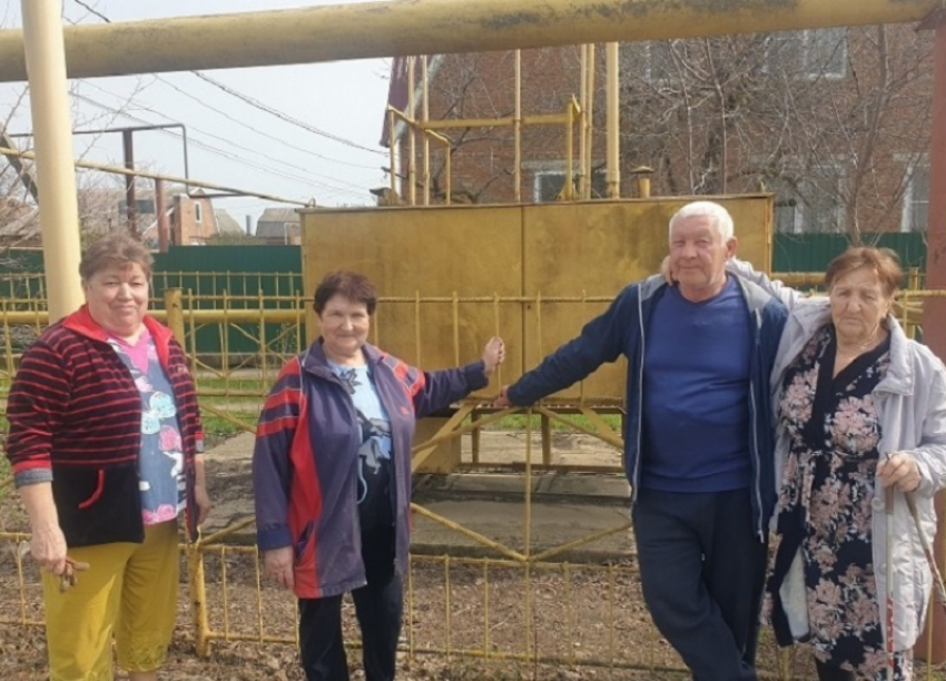 «Теперь буду убирать только свой участок»: пенсионеры из Красного Яра избежали штрафа за вывоз мусора с ГРП