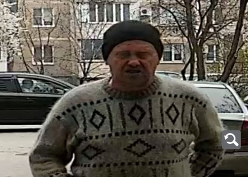 Волгодонец пометил фекалиями двери на подъезде многоквартирного дома