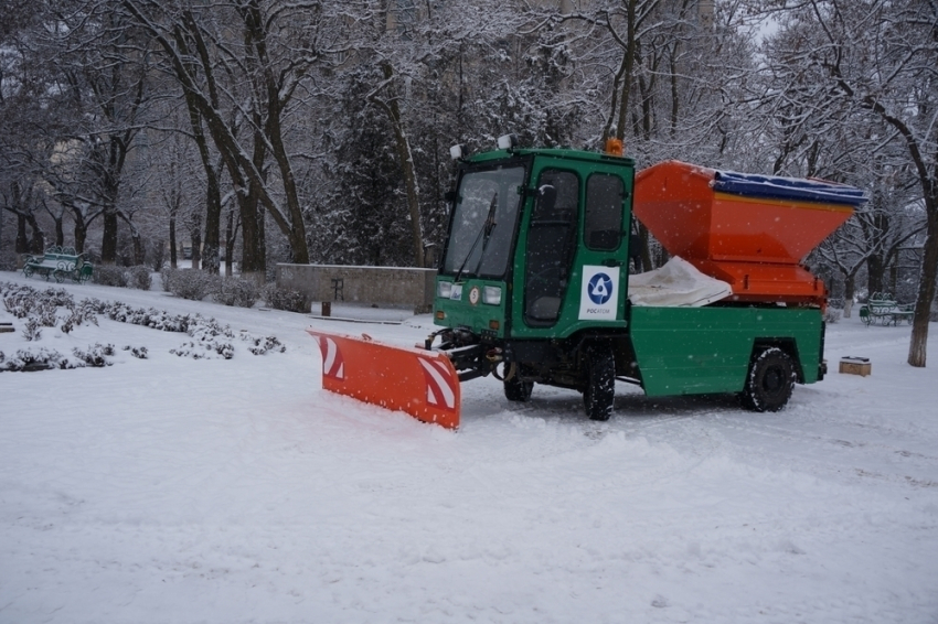 64 человека и 18 единиц техники стараются очистить Волгодонск от снега до наступления сильных морозов