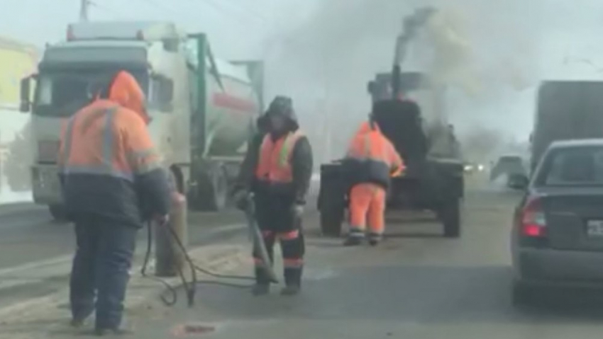 Ликвидация аварийных ям на улице Морской в Волгодонске попала на видео
