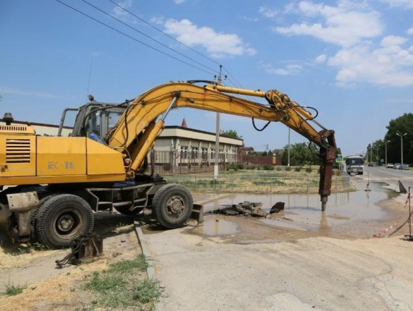 В Волгодонске произошло 11 порывов на сетях водоснабжения из-за повышения напора холодной воды