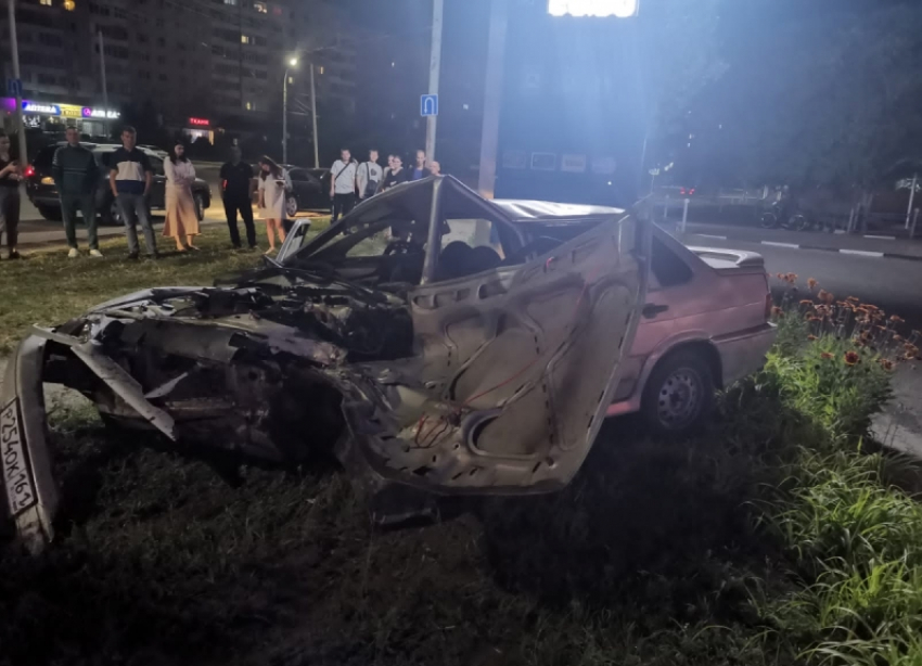Страшная авария на проспекте Курчатова произошла из-за столкновения машины с деревом