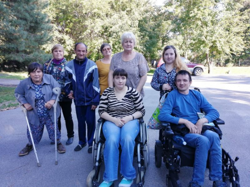 Волгодонские инвалиды-колясочники закрыли сезон совместных выездов на природу 