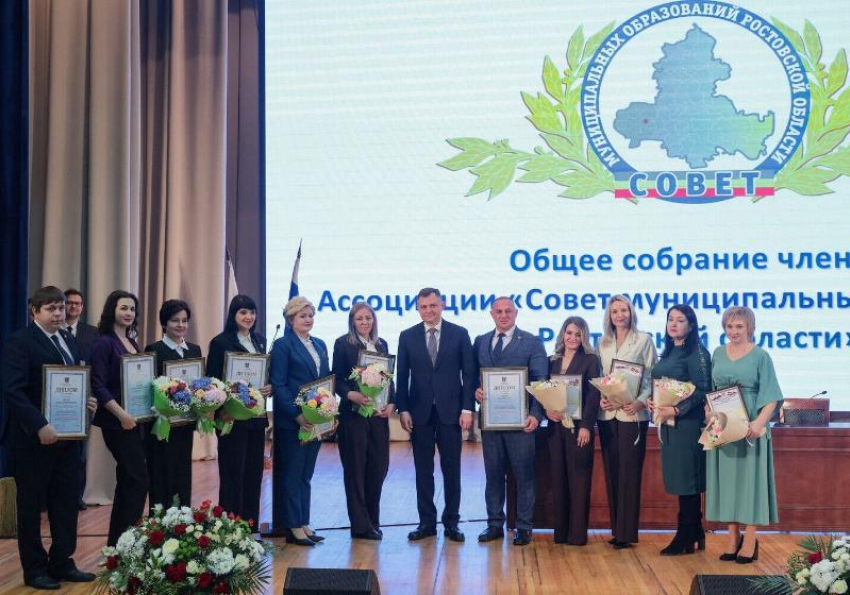  «Муниципальный Оскар» уехал в Волгодонск: губернатор вручил награду сотруднице администрации города Наталье Пановой  