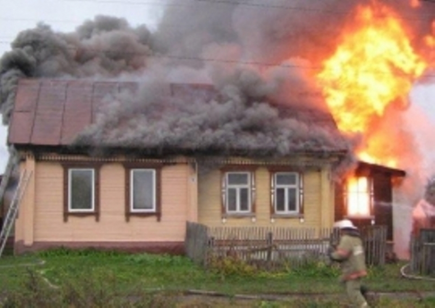 В День знаний в Волгодонском районе сгорел частный дом