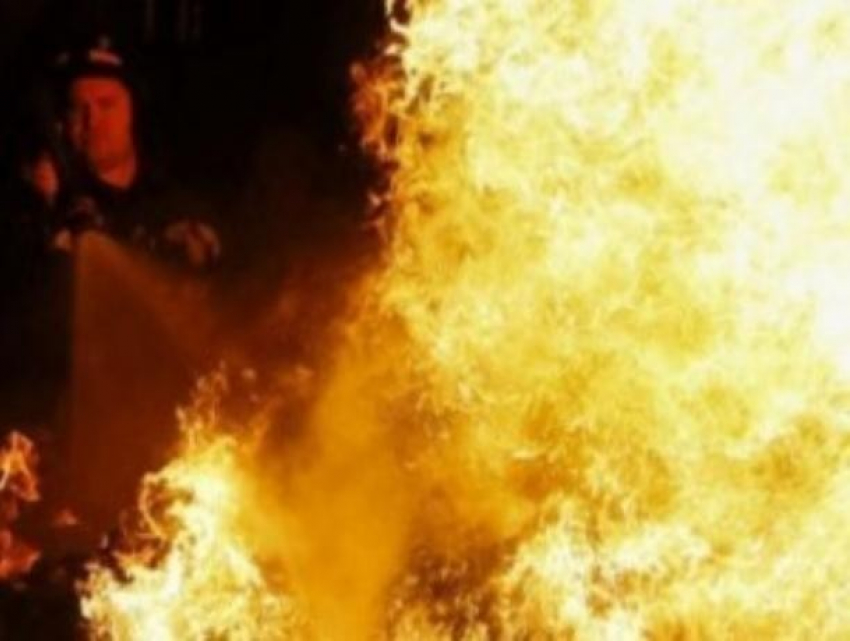12 человек тушили пожар в одной из многоэтажек в Волгодонске