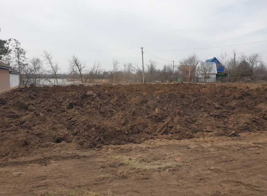 Захоронение строителей-заключенных Цимлянской ГЭС в Волгодонске могли снести с помощью трактора ради новых дач: очевидцы