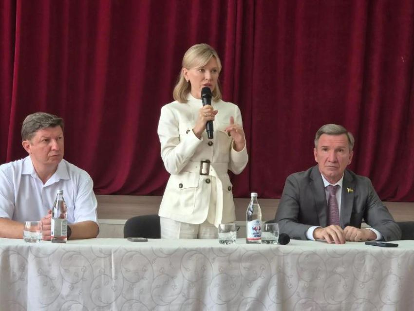 О сроках открытия поликлиники в новом городе и о капремонте школ: честный разговор о главном состоялся в Волгодонске