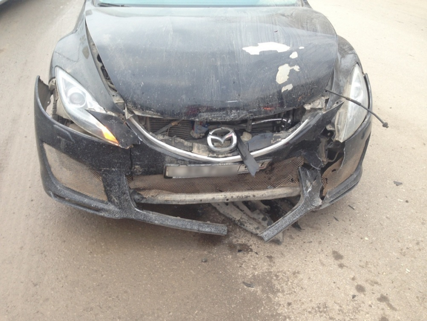 Тройное ДТП в Волгодонске — водитель «Мазды» не заметил притормозившие автомобили