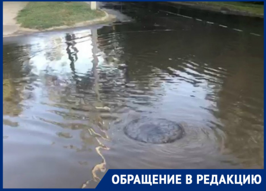 Из-за прорыва водопровода дорога на Пионерской ушла под воду 