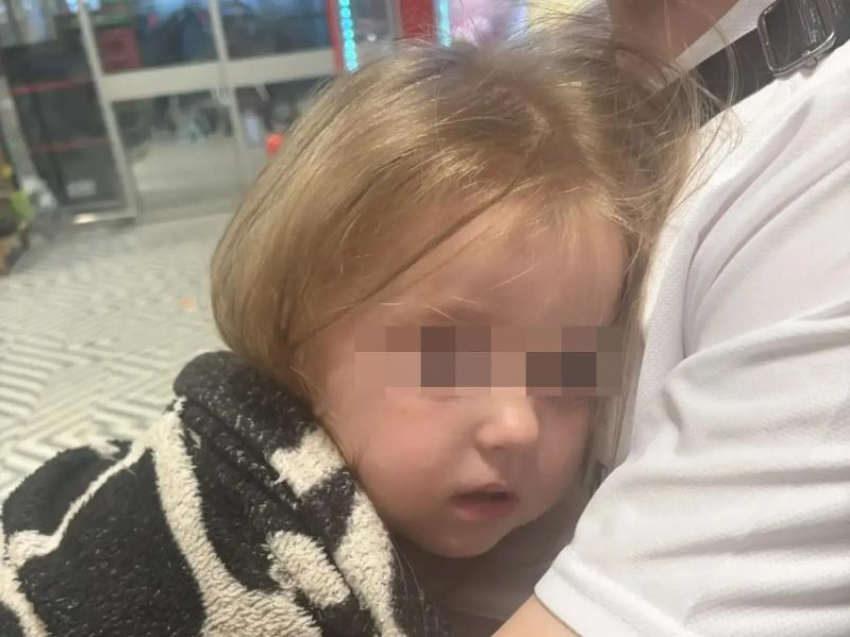 Родители найдены: стало известно, как двухлетняя малышка оказалась ночью одна на улице 