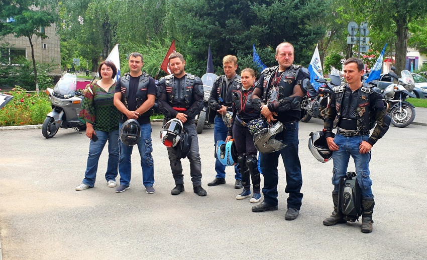 В поисках 12 стульев в Волгодонск приехали байкеры из Зеленогорска 