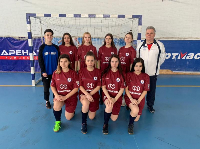 Команда девушек из Волгодонска достойно выступила на турнире по мини-футболу в Ставрополе 