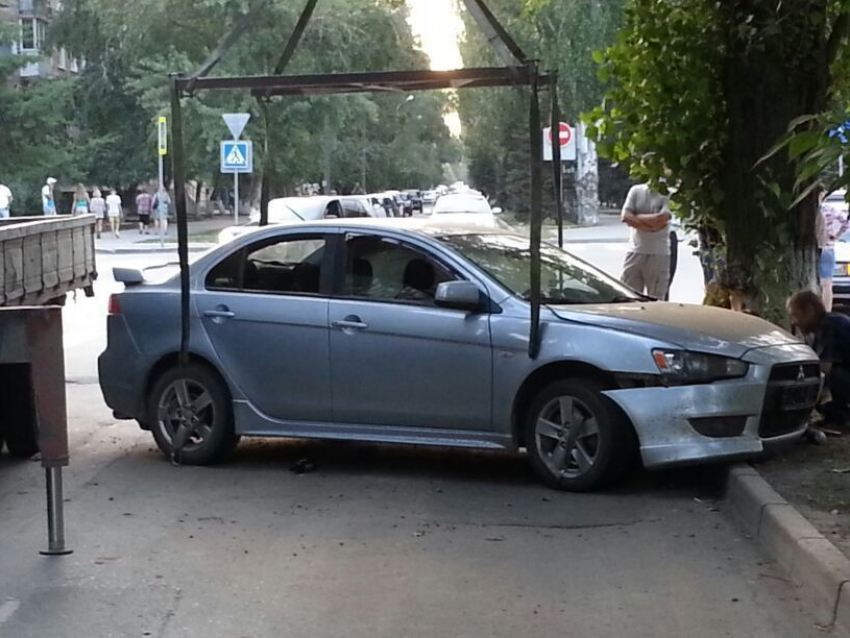 В Волгодонске пьяный водитель без прав и на чужой машине чуть не угробил прохожих