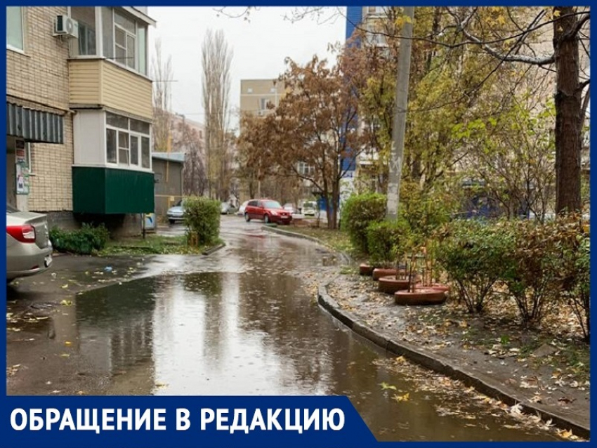 «Эта лужа старше многих жителей дома»: на Пионерской люди жалуются на подтопление дома