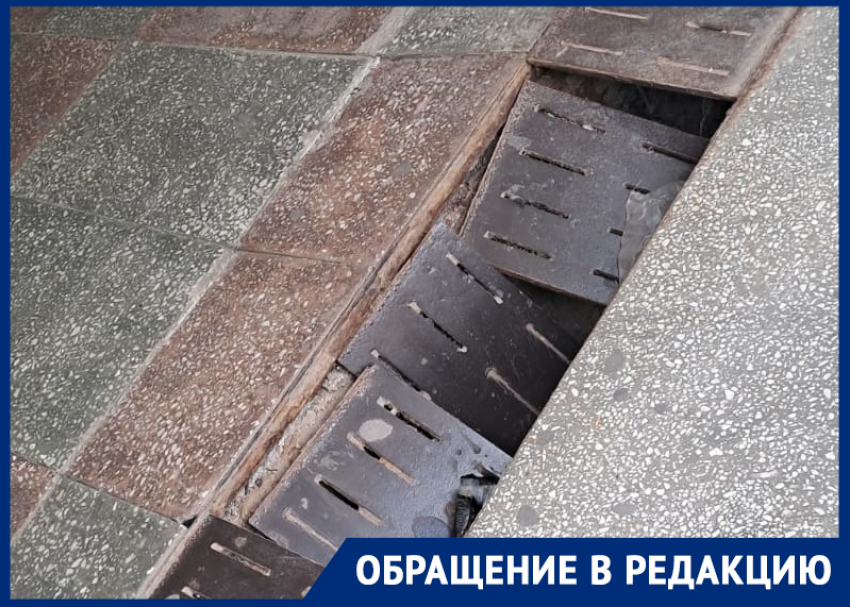 Ловушка для пешеходов: жители жалуются на обвалившуюся ливневую решетку в подземном переходе Волгодонска