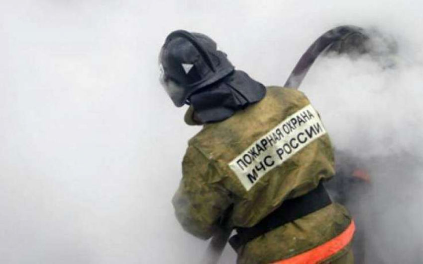 В Волгодонске при пожаре в трехэтажном доме пострадали люди