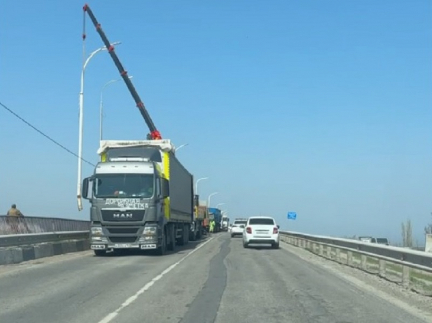 Только ночное движение тяжелых грузовиков разрешат на ведущих в Волгодонск дорогах