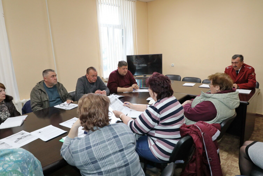Садоводов Волгодонска предупредили о клещах и наркорекламе