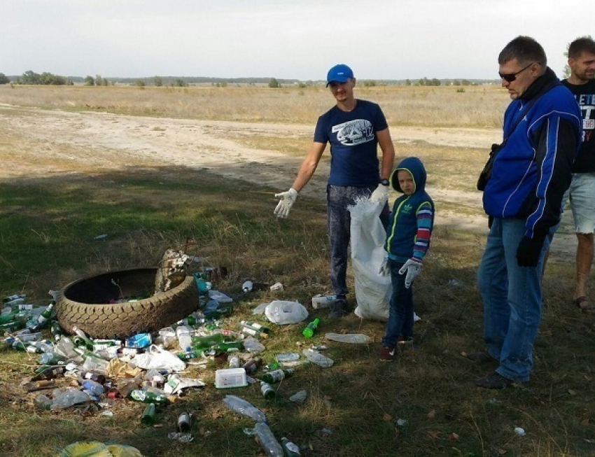 Волгодонская «трезвая рать» избавилась от мусора на берегу реки