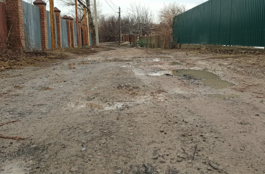 В грязевое месиво превратились дороги в Волгодонске и станице Романовской