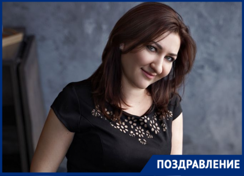 Руководитель рекламного отдела «Блокнот Волгодонска» Надежда Журликова отмечает День рождения