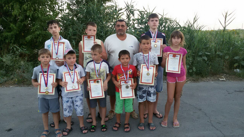 Полный комплект медалей привезли волгодонские самбисты с соревнований в Таганроге